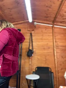 DaisyVibesss online show from December 26, 10:59 am