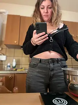 DaisyVibesss online show from January 15, 9:24 am