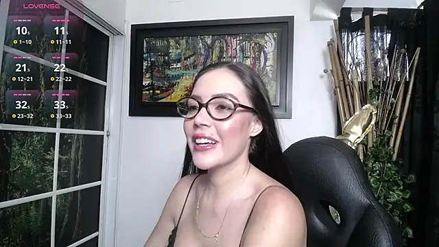 Snapshot of brianna_196 chatting on May 11, 8:06 pm brianna 196 online show from May 11, 8:06 pm