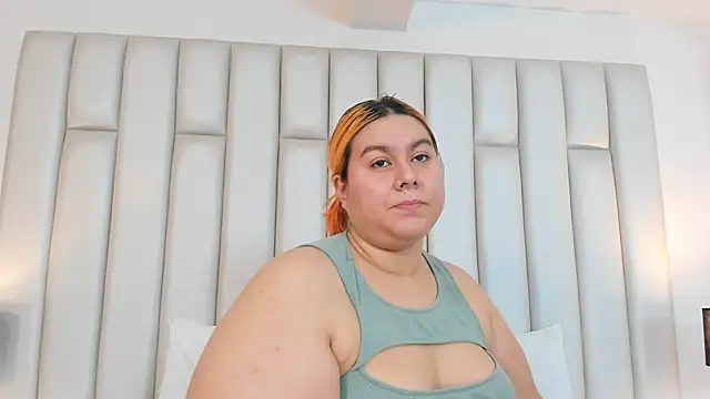 aandreaperez online show from February 6, 12:05 pm