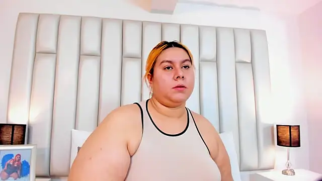 aandreaperez online show from February 7, 11:34 am