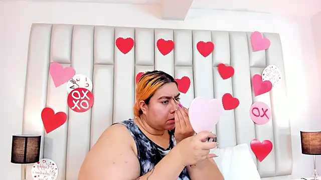 aandreaperez online show from February 14, 12:25 pm