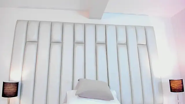 aandreaperez online show from February 18, 11:44 am