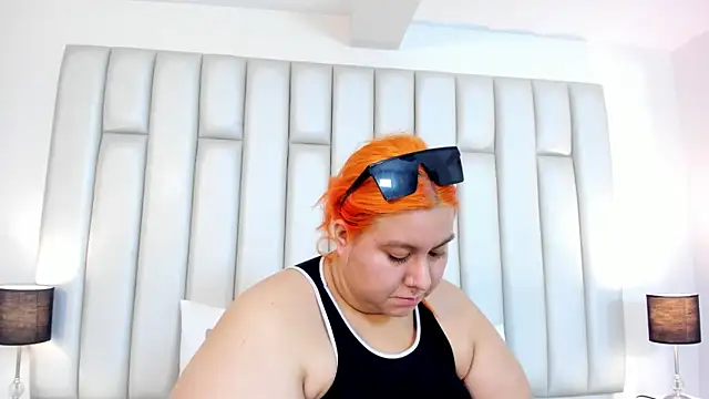 aandreaperez online show from February 24, 11:43 am