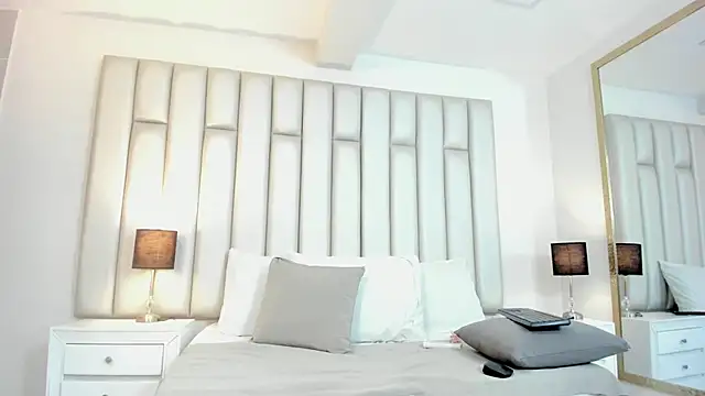 aandreaperez online show from November 3, 7:37 pm