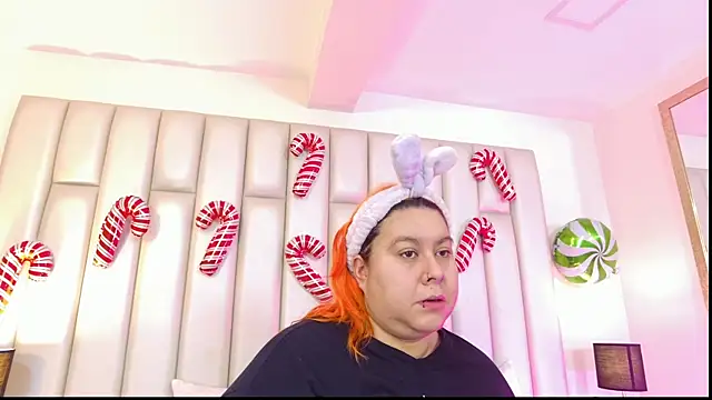 aandreaperez online show from December 18, 11:38 am