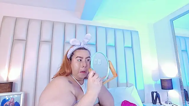 aandreaperez online show from February 9, 7:07 pm