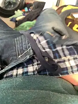 Hugetings online show from March 5, 10:50 pm