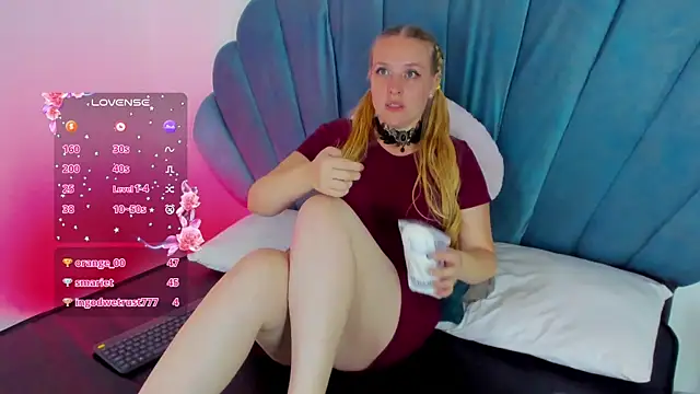 Snapshot of EmilySumer chatting on July 5, 5:20 pm EmilySumer online show from July 5, 5:20 pm