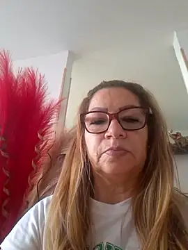 Snapshot of gisela27 chatting on July 19, 7:28 pm gisela27 online show from July 19, 7:28 pm