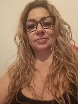 Snapshot of gisela27 chatting on July 29, 3:37 am gisela27 online show from July 29, 3:37 am
