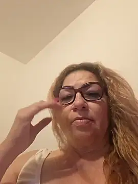 Snapshot of gisela27 chatting on August 3, 4:00 am gisela27 online show from August 3, 4:00 am