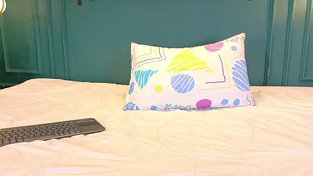 Snapshot of ale_cam chatting on July 28, 2:13 pm ale cam online show from July 28, 2:13 pm