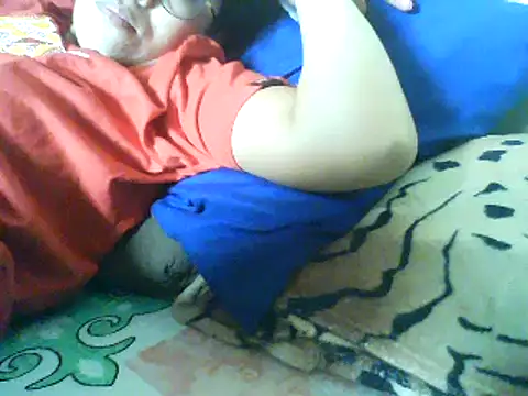Snapshot of hairypussyyummy chatting on February 18, 12:48 am hairypussyyummy online show from February 18, 12:48 am