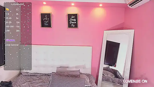 hornyhousekeeper  online show from December 18, 12:29 pm