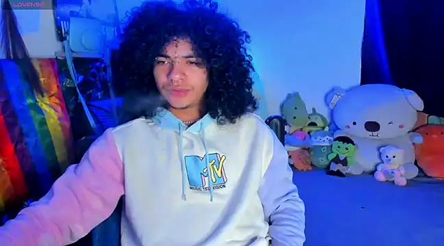 Snapshot of sweetvond_ chatting on February 7, 3:23 am sweetvond  online show from February 7, 3:23 am