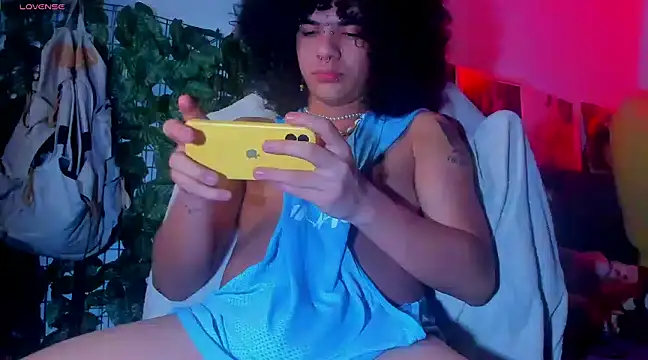 Snapshot of sweetvond_ chatting on March 4, 5:21 am sweetvond  online show from March 4, 5:21 am