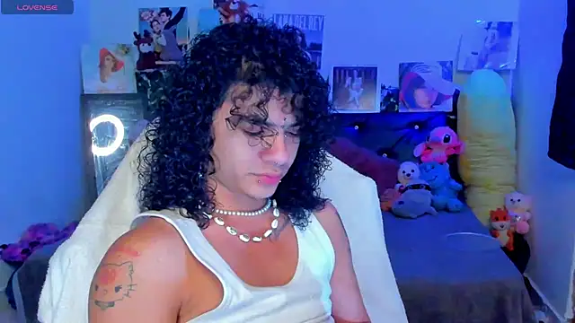 Snapshot of sweetvond_ chatting on March 6, 8:37 pm sweetvond  online show from March 6, 8:37 pm