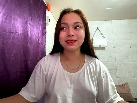 Snapshot of SweetieAngelx chatting on September 10, 8:31 pm SweetieAngelx online show from September 10, 8:31 pm