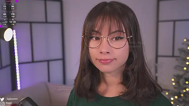 Snapshot of Gigi_ohlala chatting on December 7, 10:50 pm Gigi ohlala online show from December 7, 10:50 pm