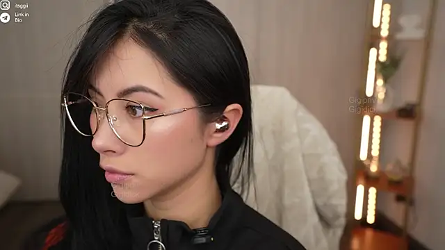 Snapshot of Gigi_ohlala chatting on October 4, 5:33 pm Gigi ohlala online show from October 4, 5:33 pm