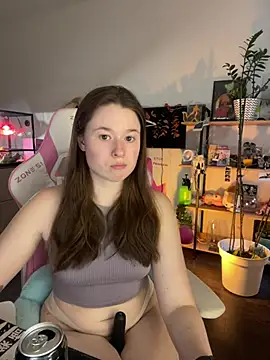 Snapshot of sweetest_pie chatting on May 9, 5:18 pm sweetest pie online show from May 9, 5:18 pm