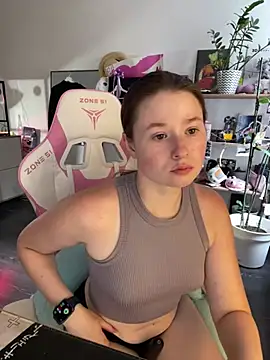 Snapshot of sweetest_pie chatting on July 8, 3:38 pm sweetest pie online show from July 8, 3:38 pm