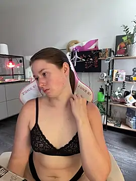 Snapshot of sweetest_pie chatting on July 9, 7:01 am sweetest pie online show from July 9, 7:01 am