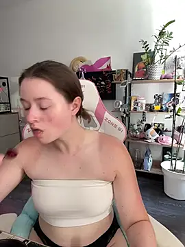 Snapshot of sweetest_pie chatting on July 11, 12:08 pm sweetest pie online show from July 11, 12:08 pm