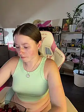 Snapshot of sweetest_pie chatting on July 15, 6:46 pm sweetest pie online show from July 15, 6:46 pm