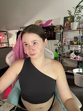 Snapshot of sweetest_pie chatting on July 22, 5:27 pm sweetest pie online show from July 22, 5:27 pm