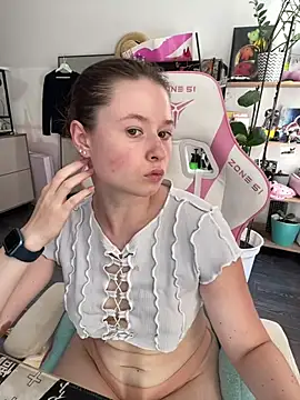 Snapshot of sweetest_pie chatting on August 9, 12:43 pm sweetest pie online show from August 9, 12:43 pm