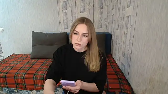 Pilly green  online show from February 24, 7:28 am