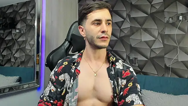 Latino stud4u online show from December 4, 12:20 am