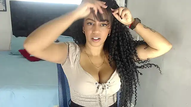 Snapshot of yeli_xxx chatting on December 2, 4:35 pm yeli xxx online show from December 2, 4:35 pm