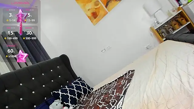 Snapshot of Divine___Eloeura chatting on February 25, 6:42 pm Divine Eloeura online show from February 25, 6:42 pm