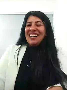Snapshot of aisha_latina chatting on December 4, 5:55 pm aisha latina online show from December 4, 5:55 pm