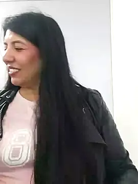 Snapshot of aisha_latina chatting on December 5, 2:44 pm aisha latina online show from December 5, 2:44 pm