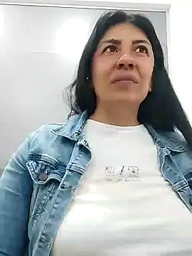 Snapshot of aisha_latina chatting on December 9, 3:00 pm aisha latina online show from December 9, 3:00 pm