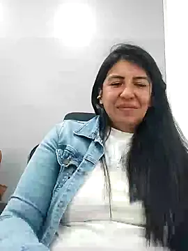 Snapshot of aisha_latina chatting on December 9, 6:03 pm aisha latina online show from December 9, 6:03 pm