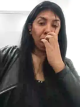 Snapshot of aisha_latina chatting on December 10, 7:00 pm aisha latina online show from December 10, 7:00 pm