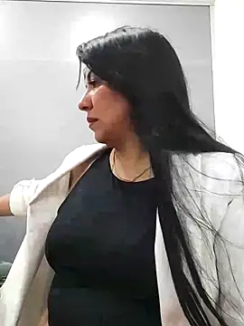 Snapshot of aisha_latina chatting on December 11, 2:54 pm aisha latina online show from December 11, 2:54 pm