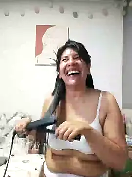 Snapshot of aisha_latina chatting on December 21, 11:45 pm aisha latina online show from December 21, 11:45 pm