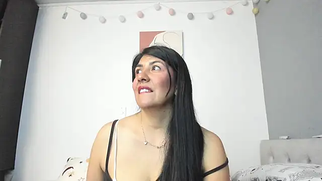 Snapshot of aisha_latina chatting on January 15, 4:54 pm aisha latina online show from January 15, 4:54 pm