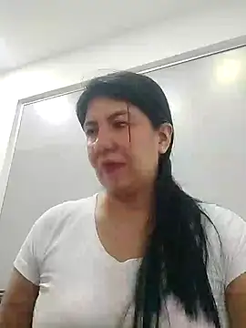 Snapshot of aisha_latina chatting on January 21, 3:21 pm aisha latina online show from January 21, 3:21 pm