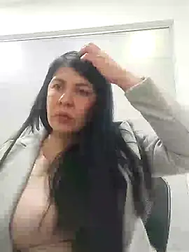 Snapshot of aisha_latina chatting on January 22, 2:56 pm aisha latina online show from January 22, 2:56 pm
