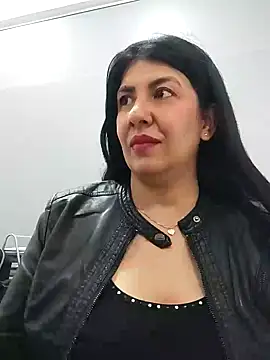 Snapshot of aisha_latina chatting on January 23, 2:50 pm aisha latina online show from January 23, 2:50 pm