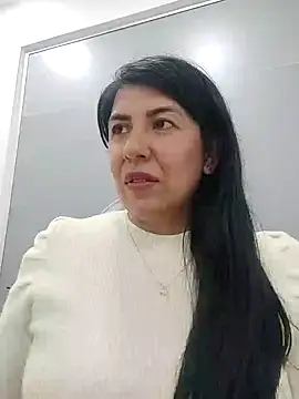 Snapshot of aisha_latina chatting on January 24, 9:15 pm aisha latina online show from January 24, 9:15 pm