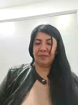 Snapshot of aisha_latina chatting on January 27, 3:50 pm aisha latina online show from January 27, 3:50 pm
