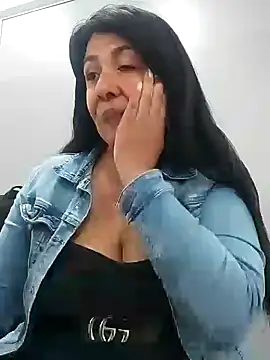Snapshot of aisha_latina chatting on February 5, 2:16 pm aisha latina online show from February 5, 2:16 pm